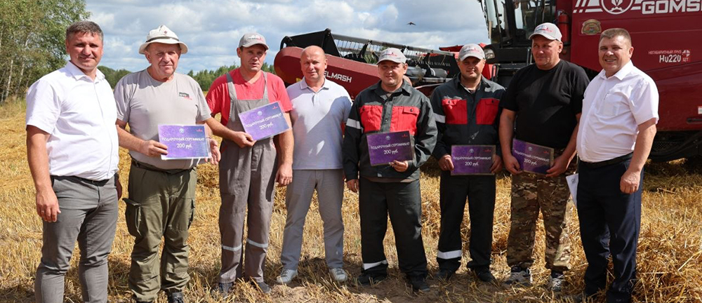 В СУП «АГРОМАЗ» ЧЕСТВОВАЛИ ПЕРЕДОВИКОВ УБОРОЧНОЙ КАМПАНИИ 2026 
