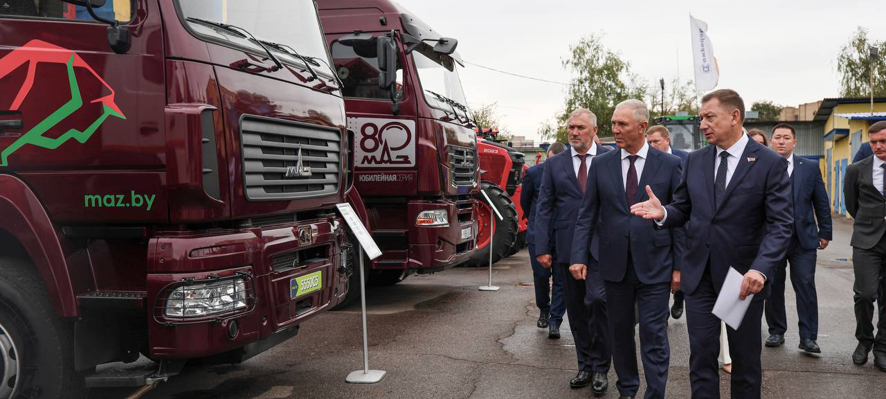 ТЕХНИКУ МАЗ ПРЕДСТАВИЛИ ДЕЛЕГАЦИИ ХЕРСОНСКОЙ ОБЛАСТИ