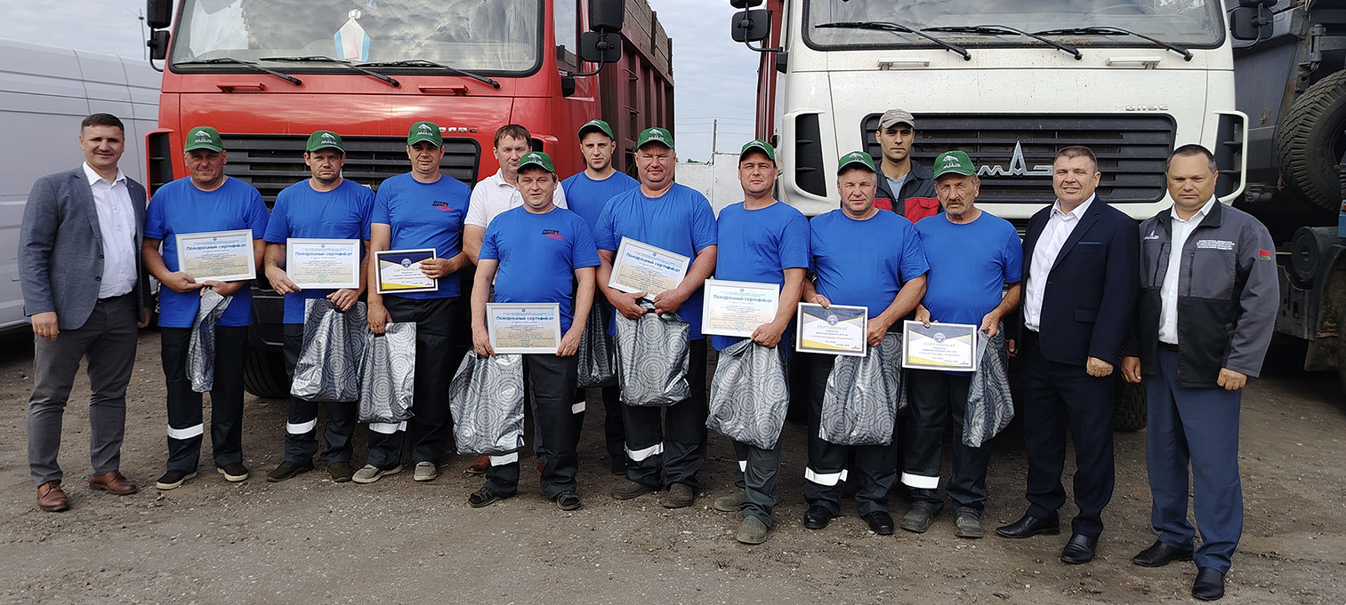 В СУП «АГРОМАЗ» НАГРАДИЛИ ЛУЧШИХ КОМБАЙНЕРОВ И ВОДИТЕЛЕЙ